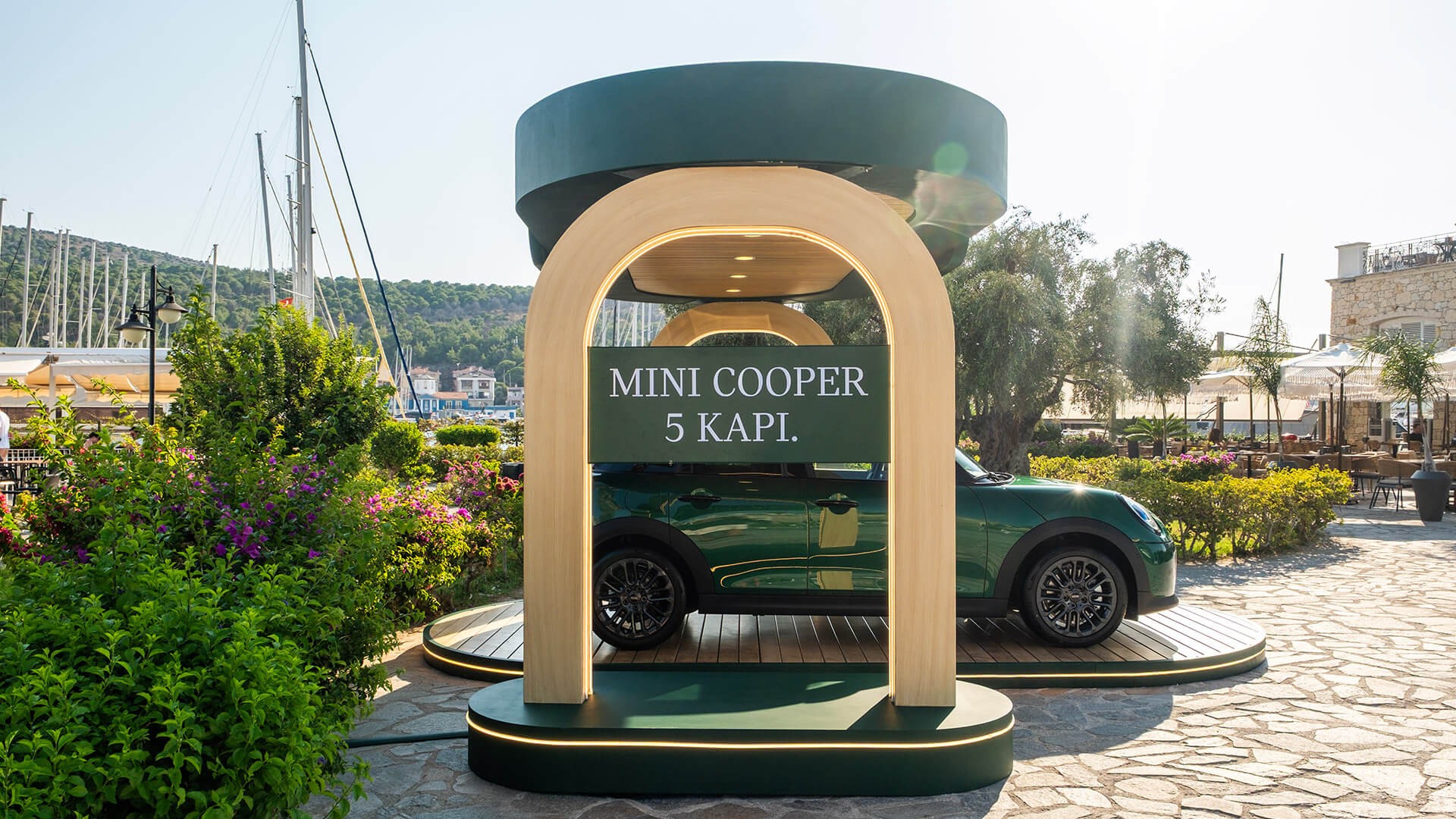 Yazın Ritmi MINI Cooper 5 Kapı ile Çeşme’de | MINI Türkiye